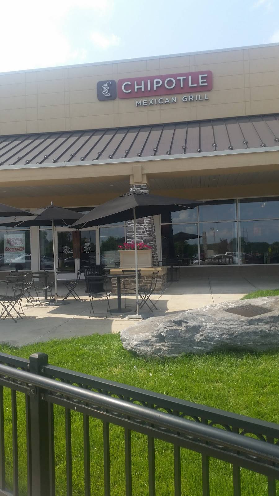 Chipotle Mexican Grill | restaurant | 116 W Township Line Rd Ste 206, Havertown, PA 19083, USA | 6108538260 OR +1 610-853-8260