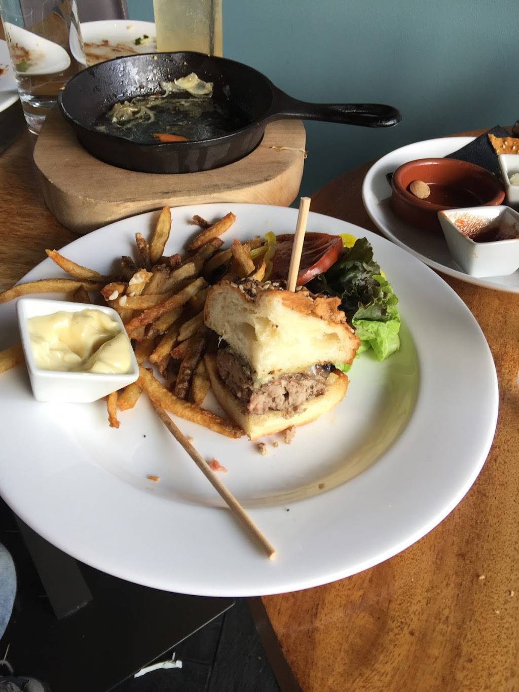 Celilo Restaurant & Bar | restaurant | 16 Oak St, Hood River, OR 97031, USA | 5413865710 OR +1 541-386-5710