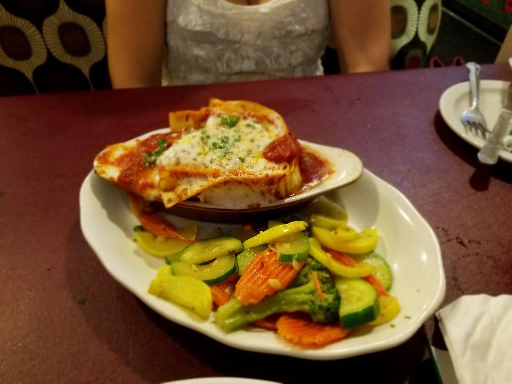 Riccardos | restaurant | 11783 US-441, Belleview, FL 34420, USA | 3526935828 OR +1 352-693-5828