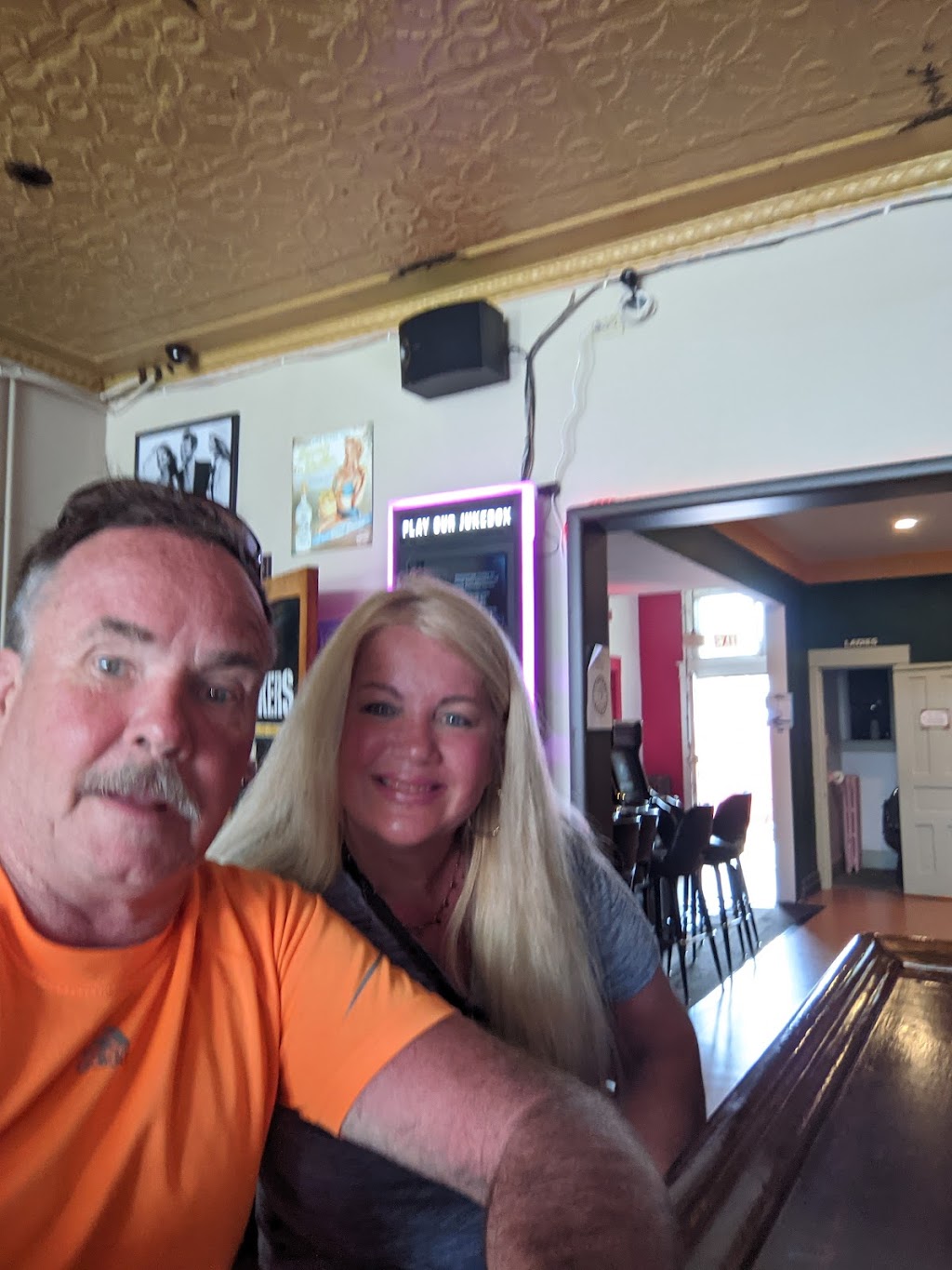 Caps Tap | restaurant | 118 Pine St, Sheboygan Falls, WI 53085, USA | 9202342234 OR +1 920-234-2234