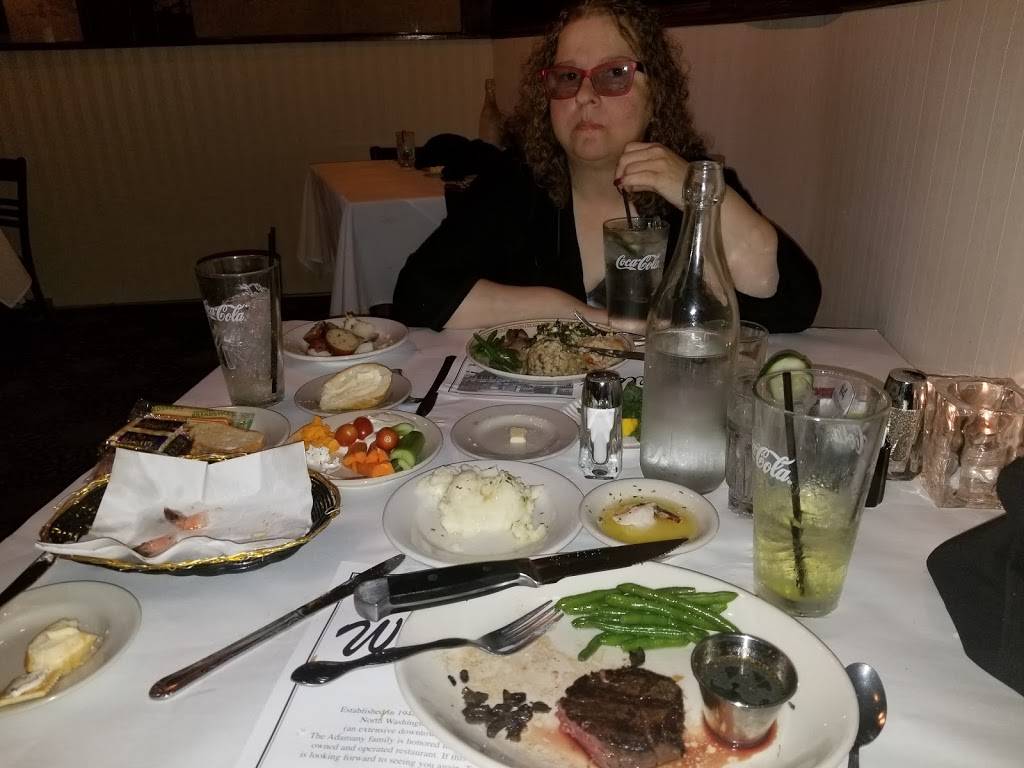 Wallys Spot Supper Club | restaurant | 1979 Main St, Green Bay, WI 54302, USA | 9204687924 OR +1 920-468-7924