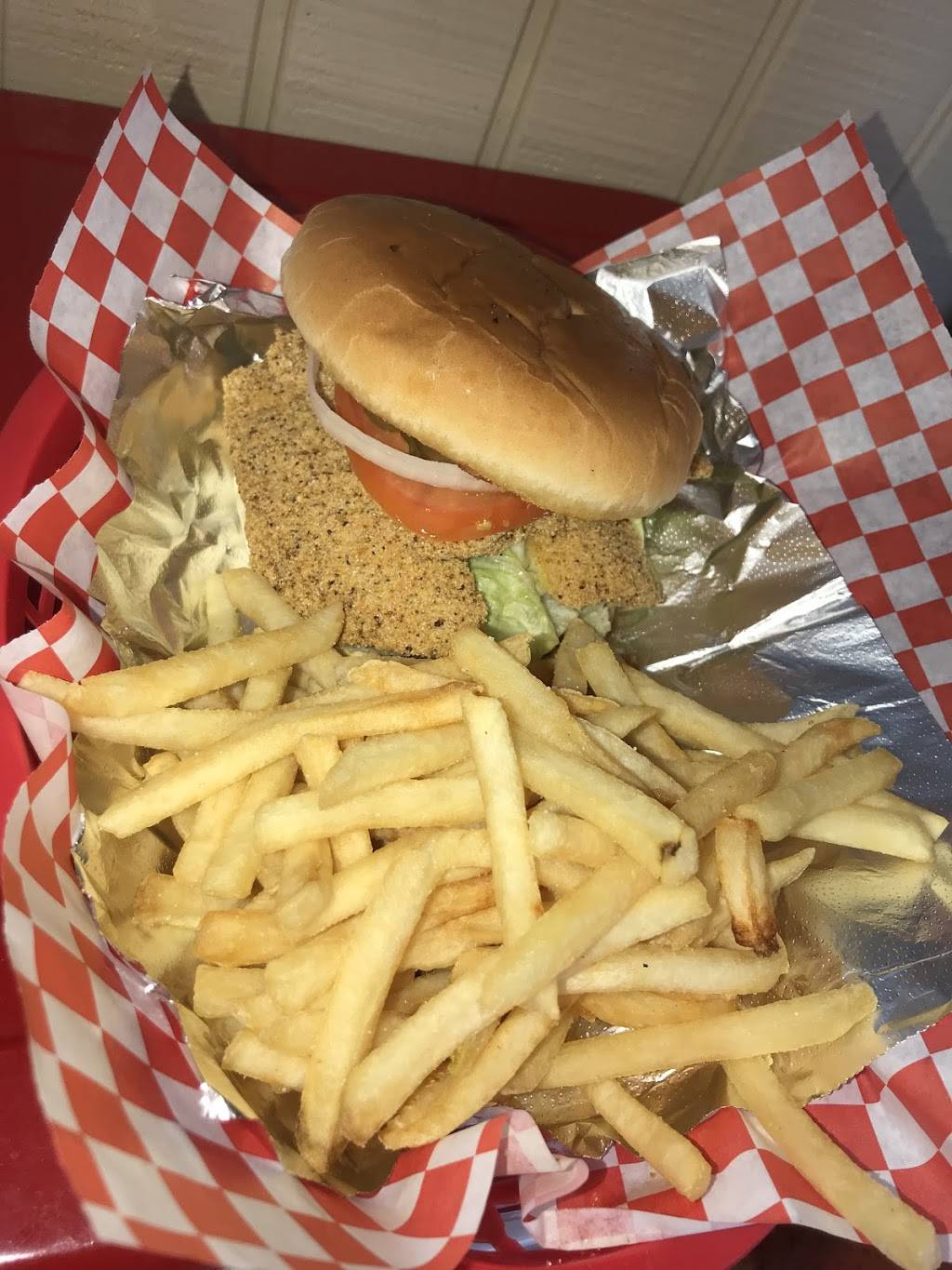 Peppers Burgers And More | restaurant | 804 E Main St, Eagle Lake, TX 77434, USA | 9792342370 OR +1 979-234-2370
