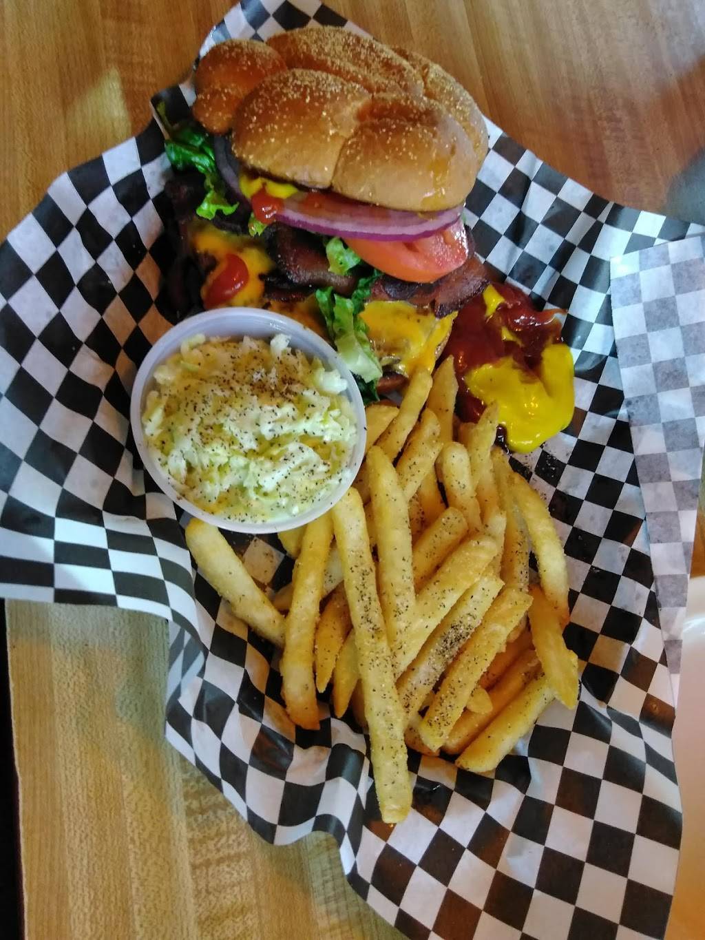 Upper Crust Pizzeria | restaurant | N1070 Co Rd H, Lake Geneva, WI 53147, USA | 2622792233 OR +1 262-279-2233