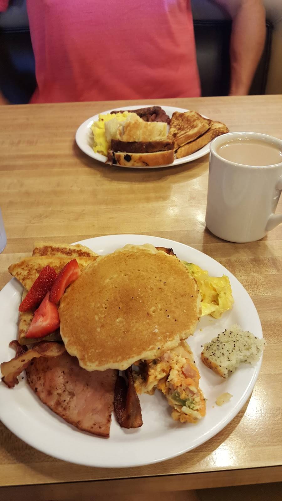 Skillets Bistro | restaurant | 2040 45th St, Highland, IN 46322, USA | 2192934017 OR +1 219-293-4017