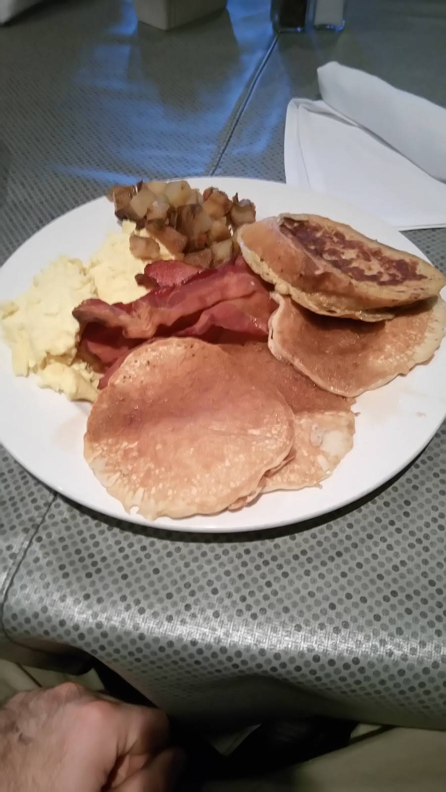 The Lakeside Supper Club and Lounge | night club | 37238 Valley Rd, Oconomowoc, WI 53066, USA | 2625675242 OR +1 262-567-5242