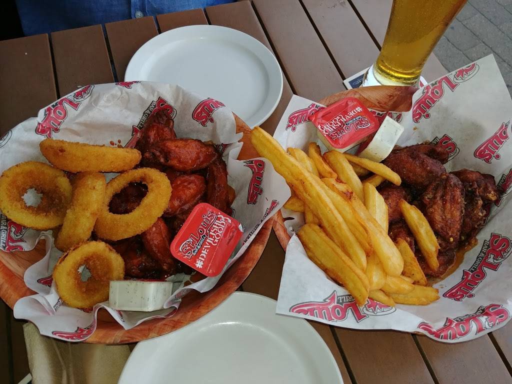 St. Louis Bar & Grill | restaurant | 808 York Mills Rd Unit A-24, North York, ON M3B 1X8, Canada | 4164410342 OR +1 416-441-0342