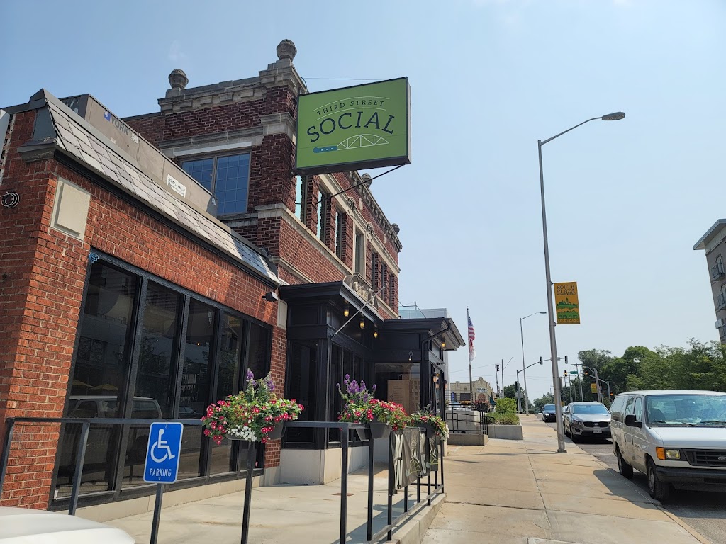 Third Street Social South Plaza | restaurant | 5031 Main St, Kansas City, MO 64112, USA | 8169979859 OR +1 816-997-9859