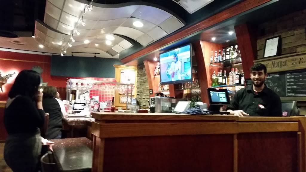 Red Robin Gourmet Burgers and Brews | restaurant | 9945 Sowder Village Square, Manassas, VA 20109, USA | 7033305333 OR +1 703-330-5333