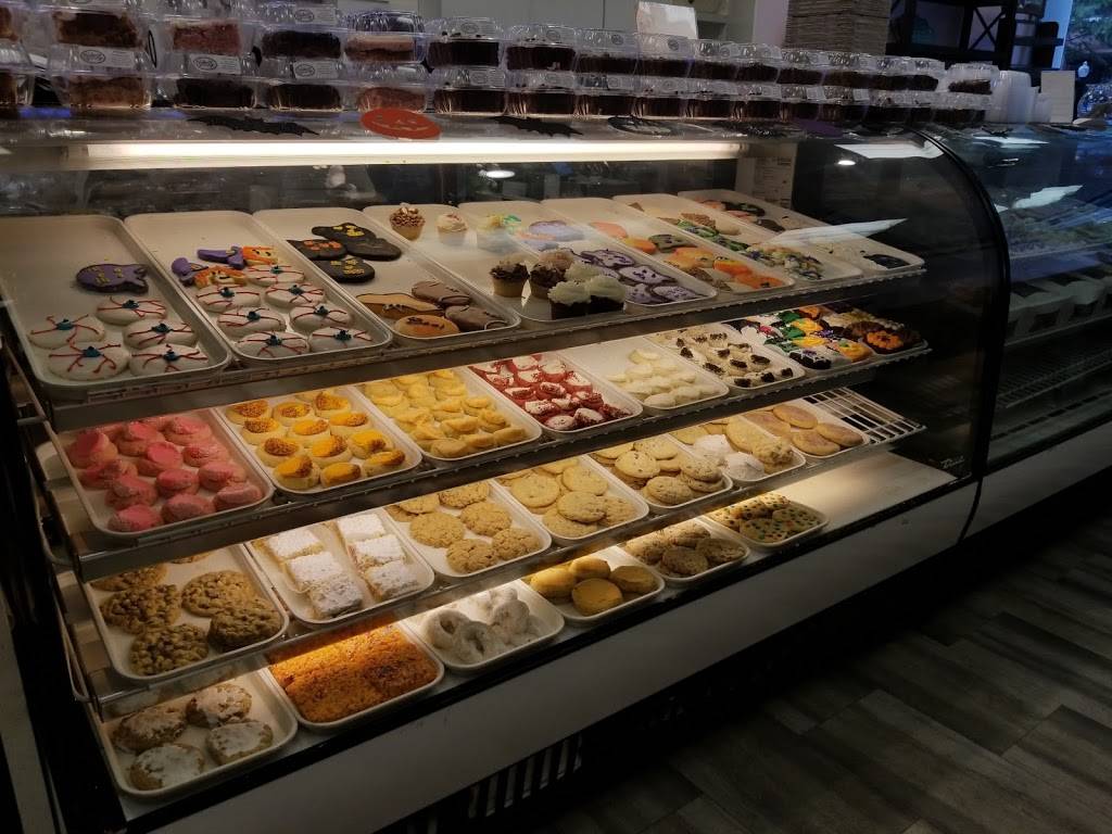 Celebrity Café & Bakery | bakery | 4260 Oak Lawn Ave, Dallas, TX 75219, USA | 2145286612 OR +1 214-528-6612