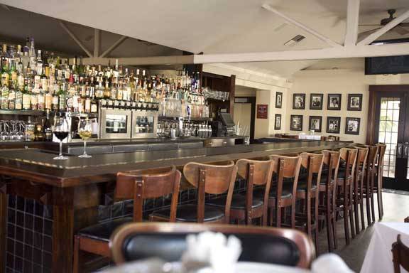 Luckys | restaurant | 1279 Coast Village Rd, Montecito, CA 93108, USA | 8055657540 OR +1 805-565-7540