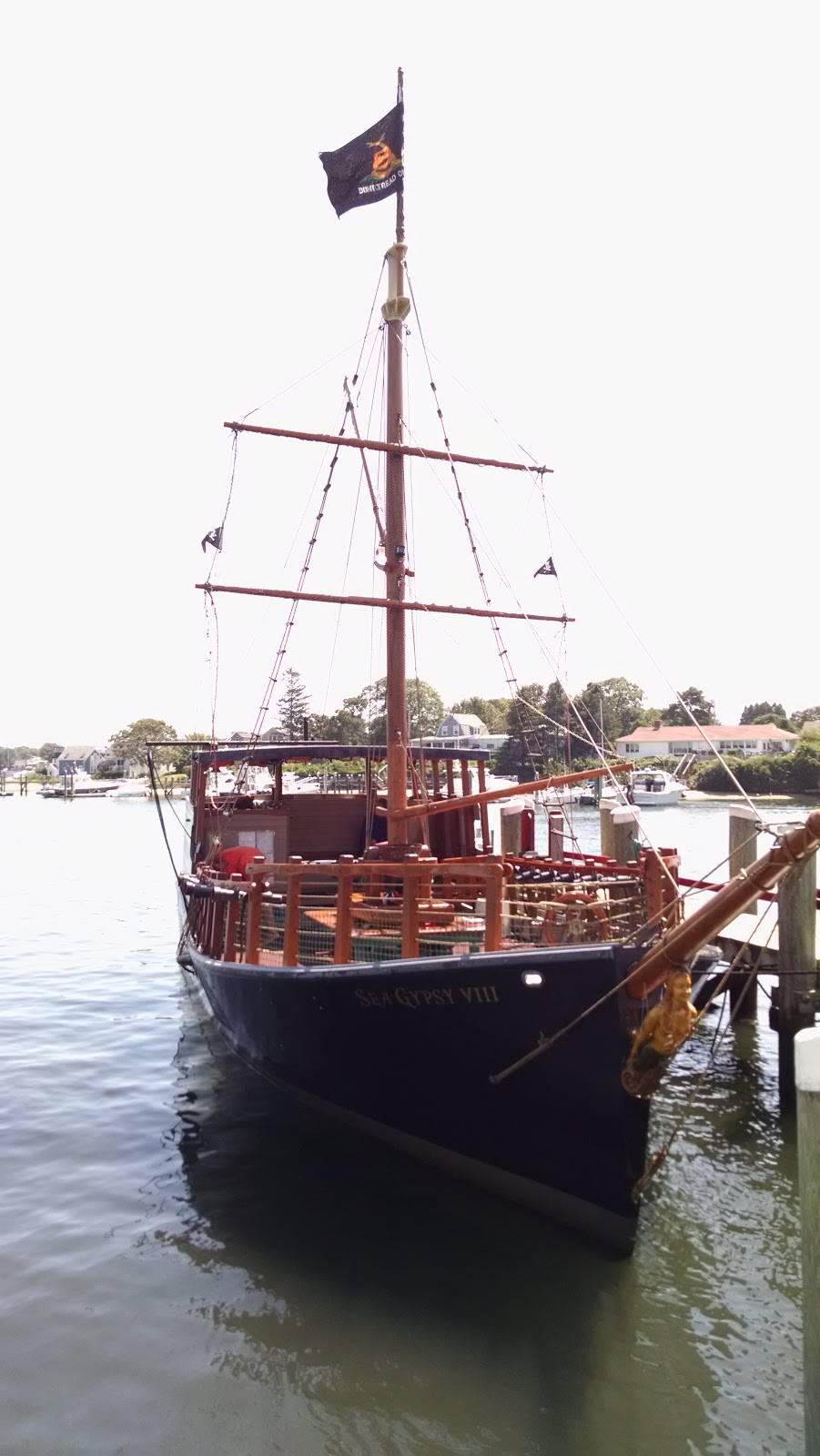 Dockside Marketplace & Marina | shopping mall | 12 Circuit Avenue Extension, Oak Bluffs, MA 02557, USA | 5086872031 OR +1 508-687-2031