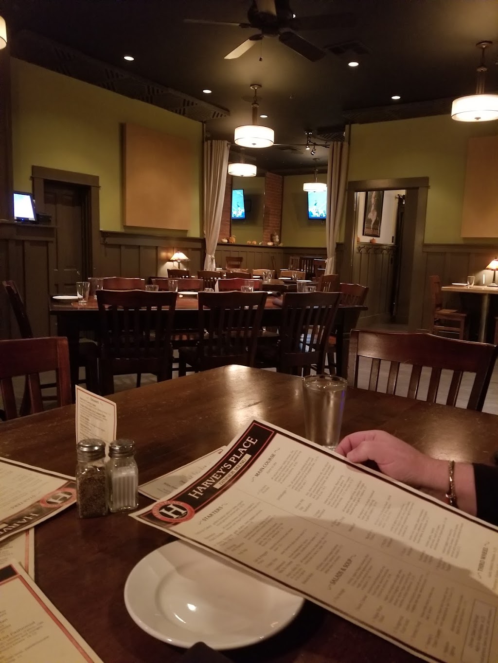 Harveys Place | restaurant | 50 E Main St, Ashland, OR 97520, USA | 5414889511 OR +1 541-488-9511