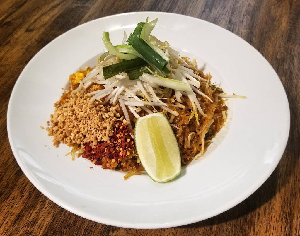 Lime Leaf Thai Fusion & Drinks | restaurant | 333 S State St Unit C13, Chicago, IL 60604, USA | 3128775857 OR +1 312-877-5857