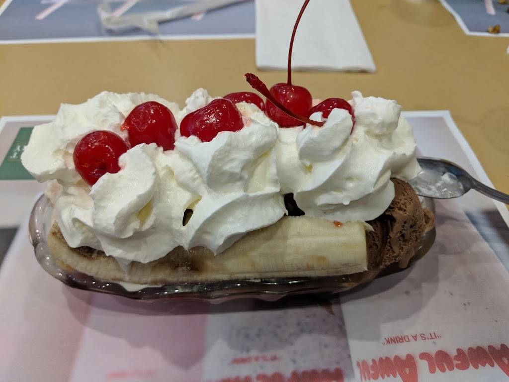 Newport Creamery | restaurant | 701 Fall River Ave, Seekonk, MA 02771, USA | 5083364519 OR +1 508-336-4519