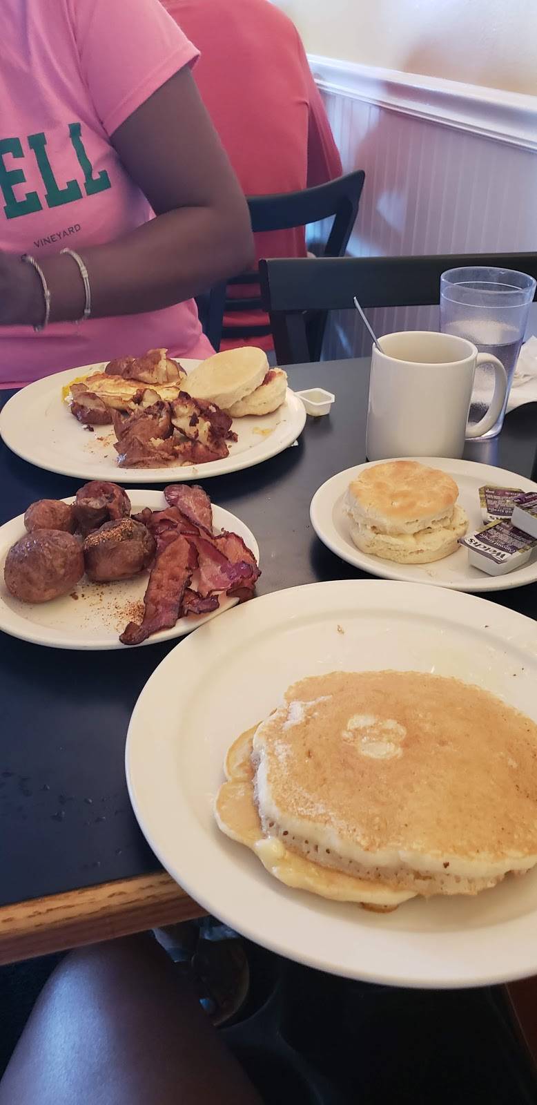 Biscuits | restaurant | 26 Lake Ave, Oak Bluffs, MA 02557, USA | 5086932033 OR +1 508-693-2033