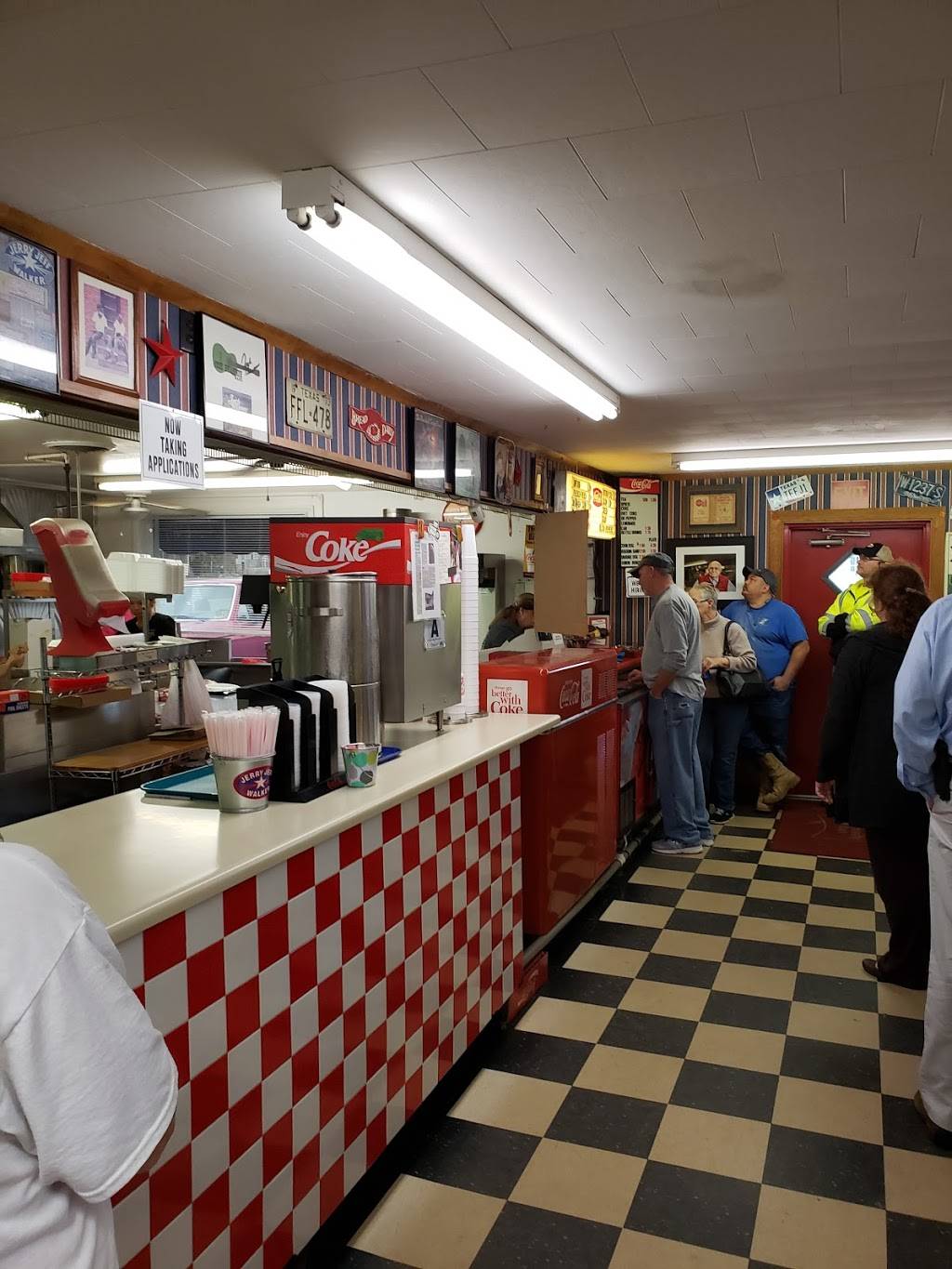 Holmes Hotdogs & Catering | restaurant | 925 W Blackstock Rd, Arcadia, SC 29320, USA | 8645760801 OR +1 864-576-0801