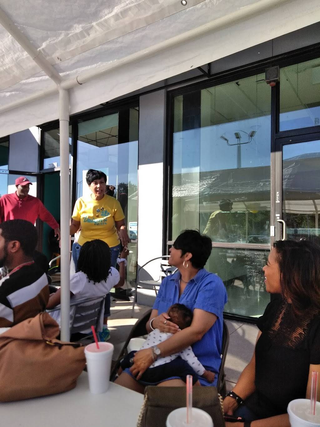 Daiquiris 2 Go | restaurant | 7330 Southwest Fwy suite d, Houston, TX 77074, USA | 7132392623 OR +1 713-239-2623