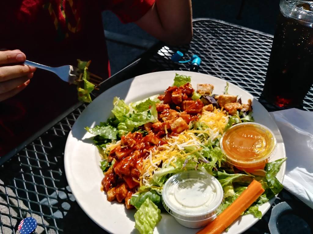 Mr Jackss Sports Bar & Grill | restaurant | 105 W Westover St, East Tawas, MI 48730, USA | 9893056506 OR +1 989-305-6506