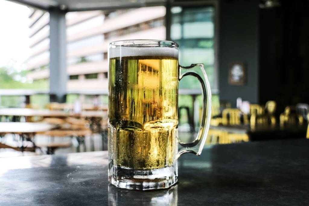 Highline RxR | restaurant | 2010 Crystal Dr, Arlington, VA 22202, USA | 7034132337 OR +1 703-413-2337