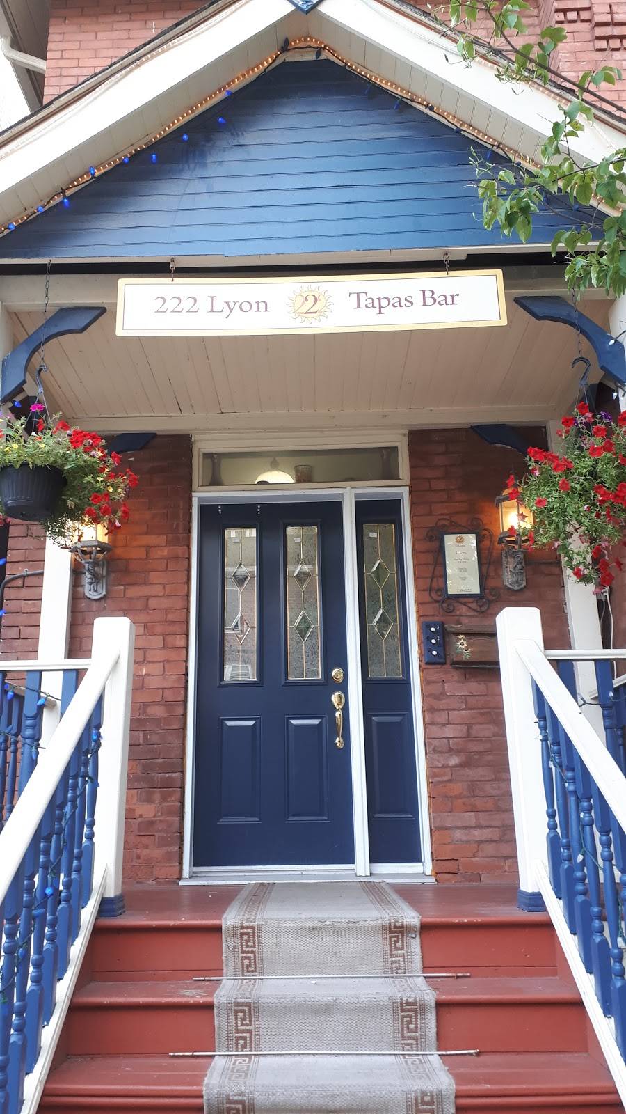 222 Lyon Tapas Bar | restaurant | 222 Lyon St N, Ottawa, ON K1R 5V9, Canada | 6132380222 OR +1 613-238-0222