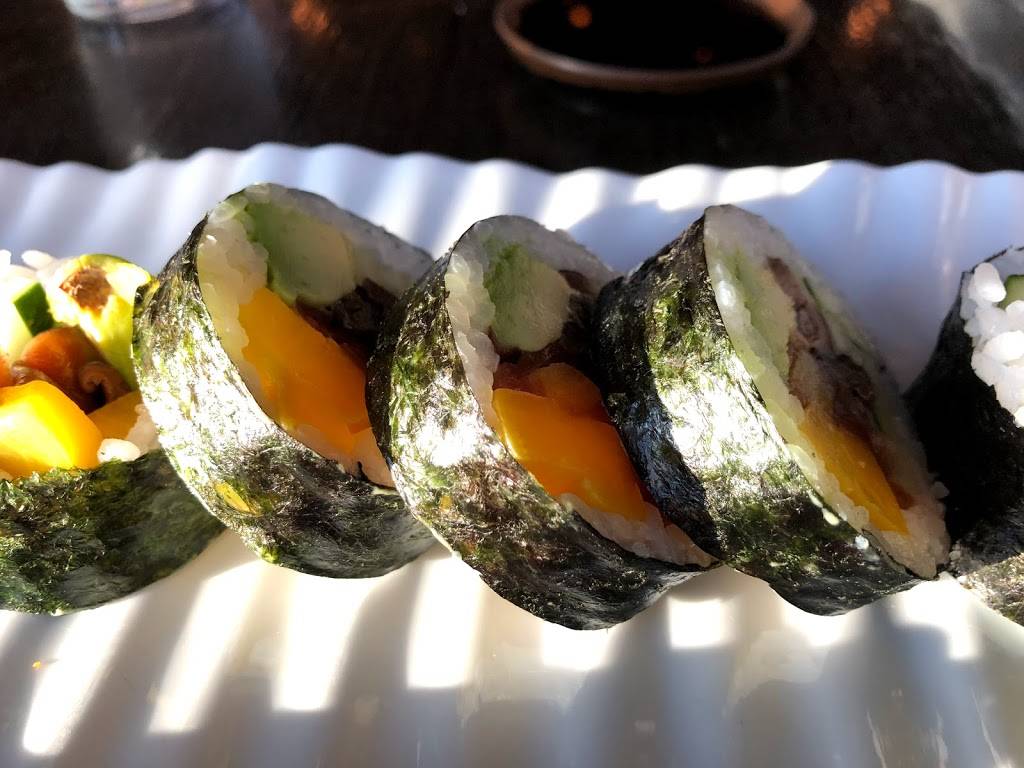 Rock Wrap & Roll | restaurant | 2187 N Clybourn Ave, Chicago, IL 60614, USA | 7734722800 OR +1 773-472-2800