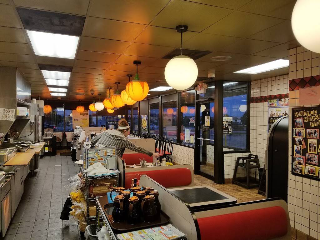 Waffle House | meal takeaway | 1069 E Main St, Greenwood, IN 46142, USA | 3178827992 OR +1 317-882-7992