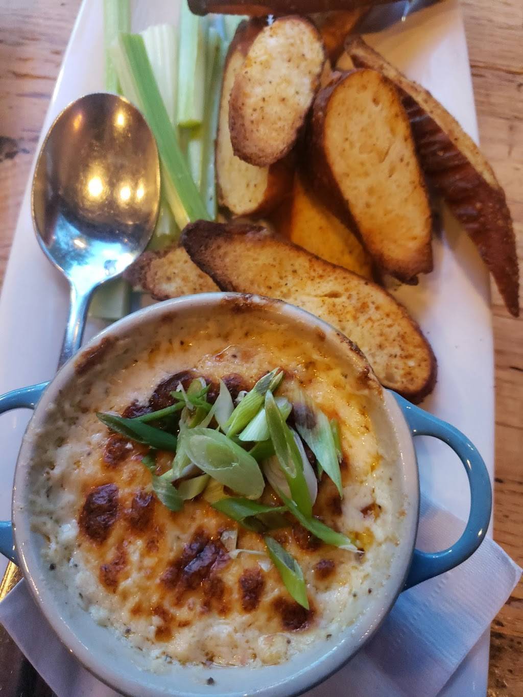 Olive + Oak | restaurant | 102 W Lockwood Ave, Webster Groves, MO 63119, USA | 3147361370 OR +1 314-736-1370