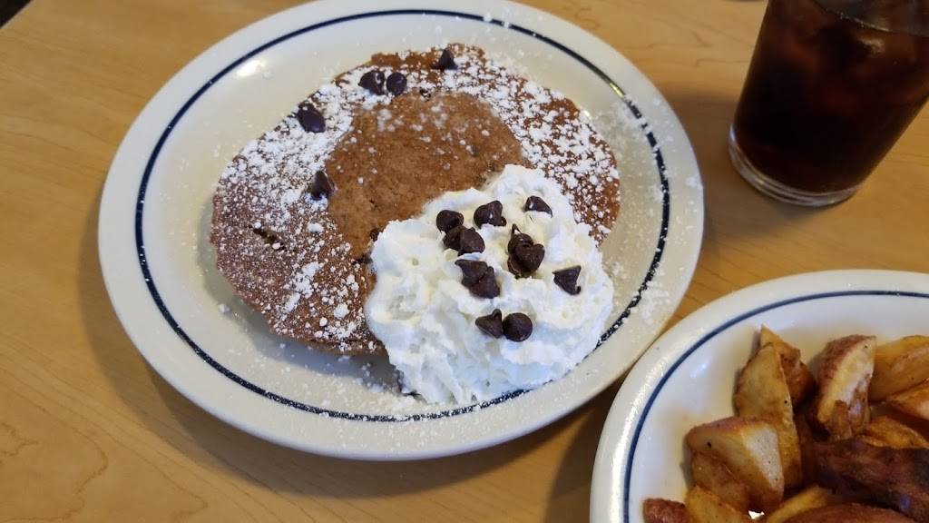 IHOP | bakery | 16025 US-441, Eustis, FL 32726, USA | 3525896070 OR +1 352-589-6070