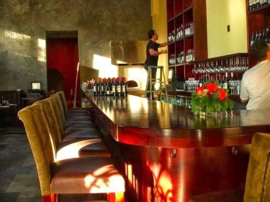 Della Terra | restaurant | 7675 Beverly Blvd, Los Angeles, CA 90036, USA | 3239337675 OR +1 323-933-7675