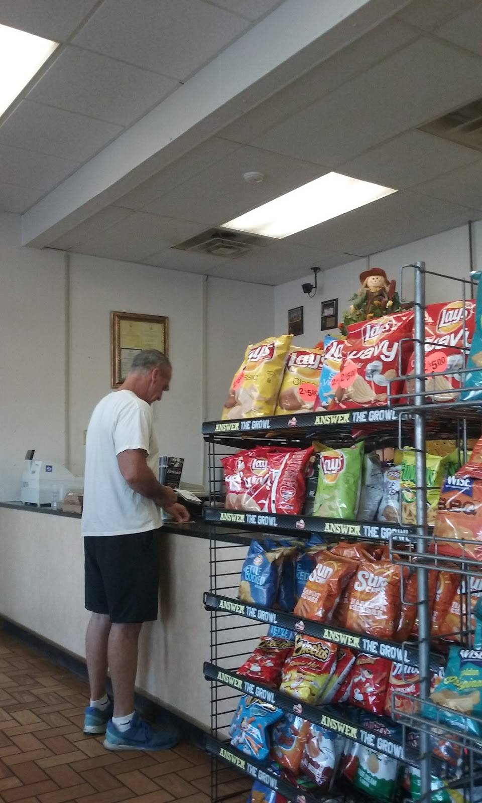 Victorias Sub Shop | meal takeaway | 345 Rockland St, Hingham, MA 02043, USA | 7817499684 OR +1 781-749-9684