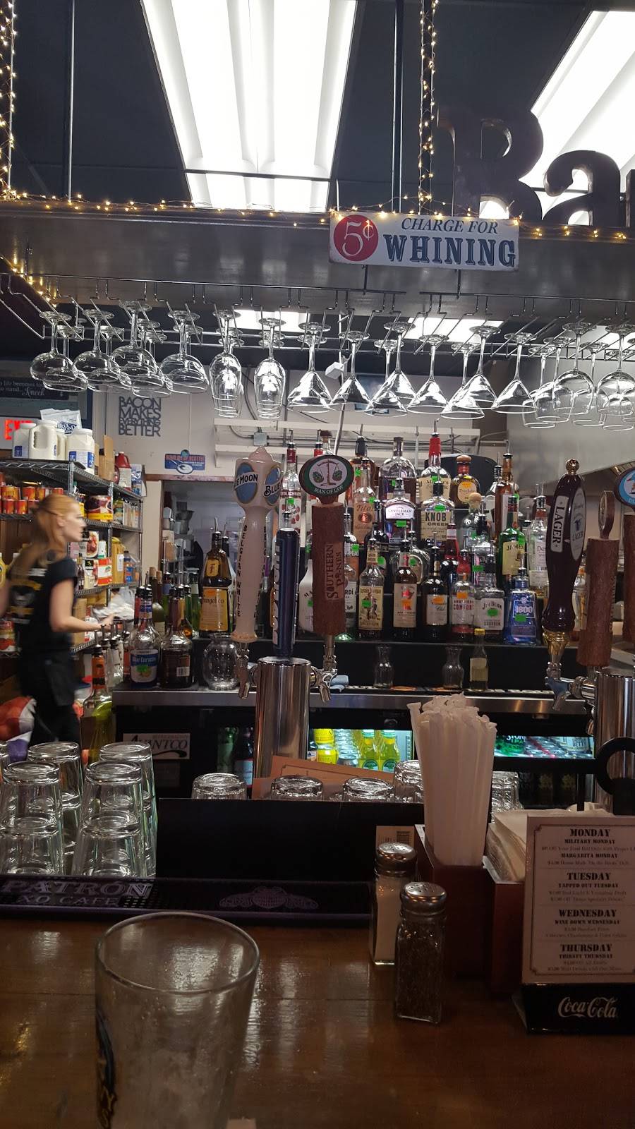 Double Eagle Grill & Bar | restaurant | 111 N Sycamore St, Aberdeen, NC 28315, USA | 9107570025 OR +1 910-757-0025