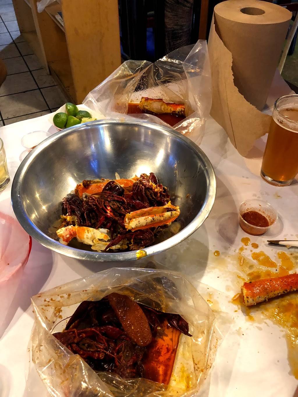 Crawfish House | restaurant | 9826 16th Ave SW, Seattle, WA 98106, USA | 2065881613 OR +1 206-588-1613