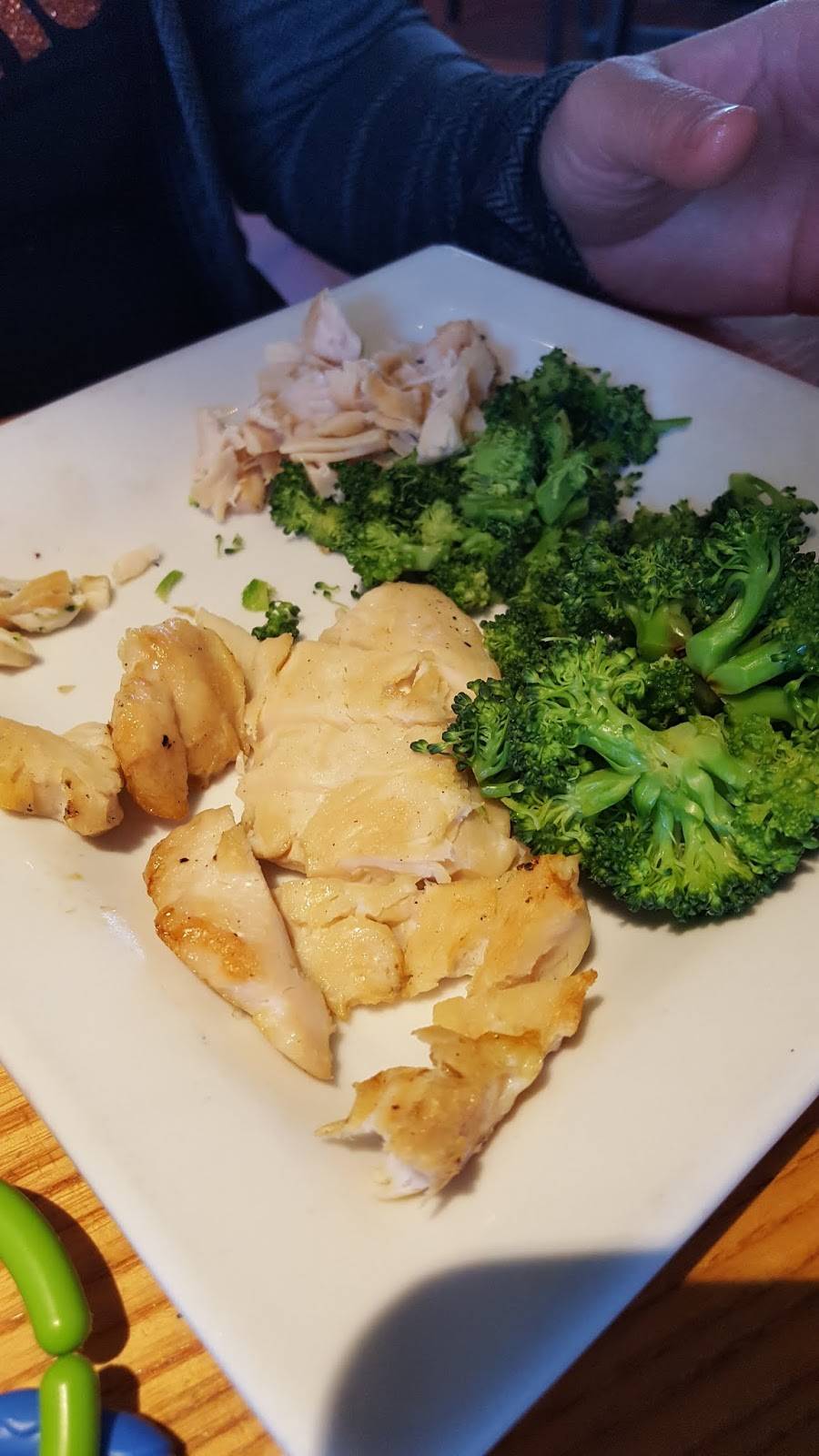 Chilis Grill & Bar | meal takeaway | 1940 N Davis Rd, Salinas, CA 93907, USA | 8314449113 OR +1 831-444-9113