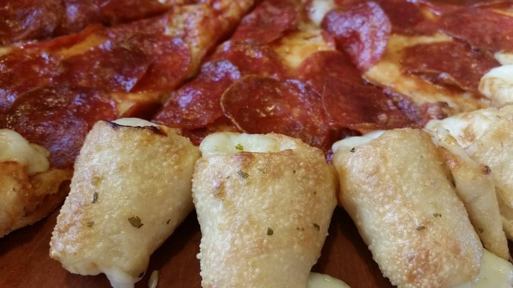 Pizza Hut | restaurant | 1008 N Court St, Medina, OH 44256, USA | 3307237233 OR +1 330-723-7233