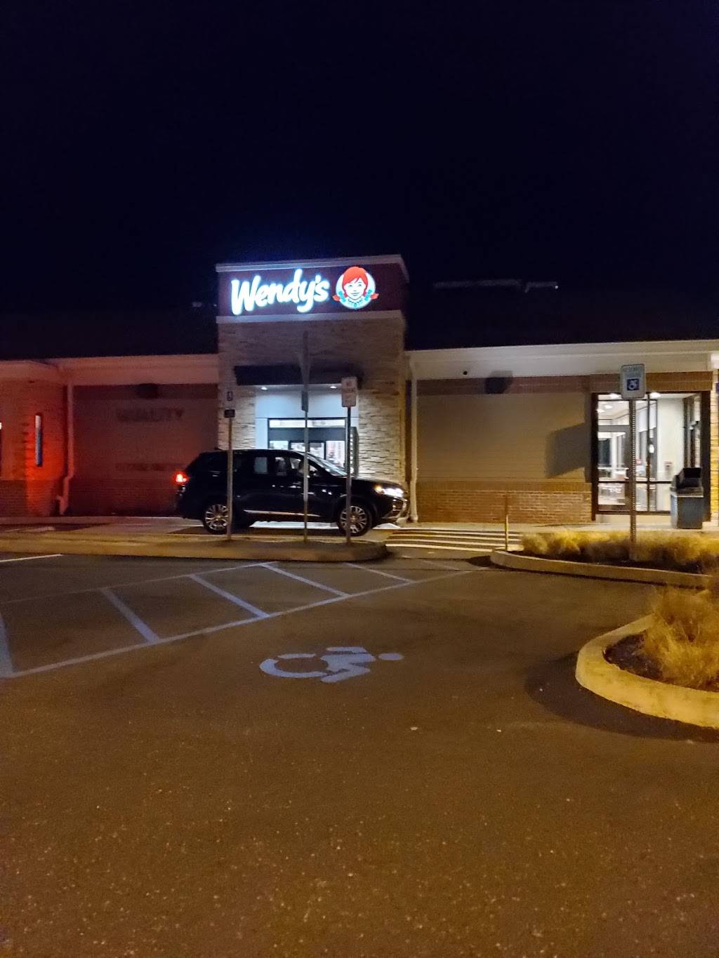 Wendys | restaurant | 496 County Rd 111, Manorville, NY 11949, USA | 6319094902 OR +1 631-909-4902