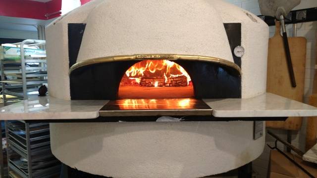 Victorias Wood Fired Pizza & Catering | meal takeaway | 12 P T Barnum Square, Bethel, CT 06801, USA | 2039173851 OR +1 203-917-3851