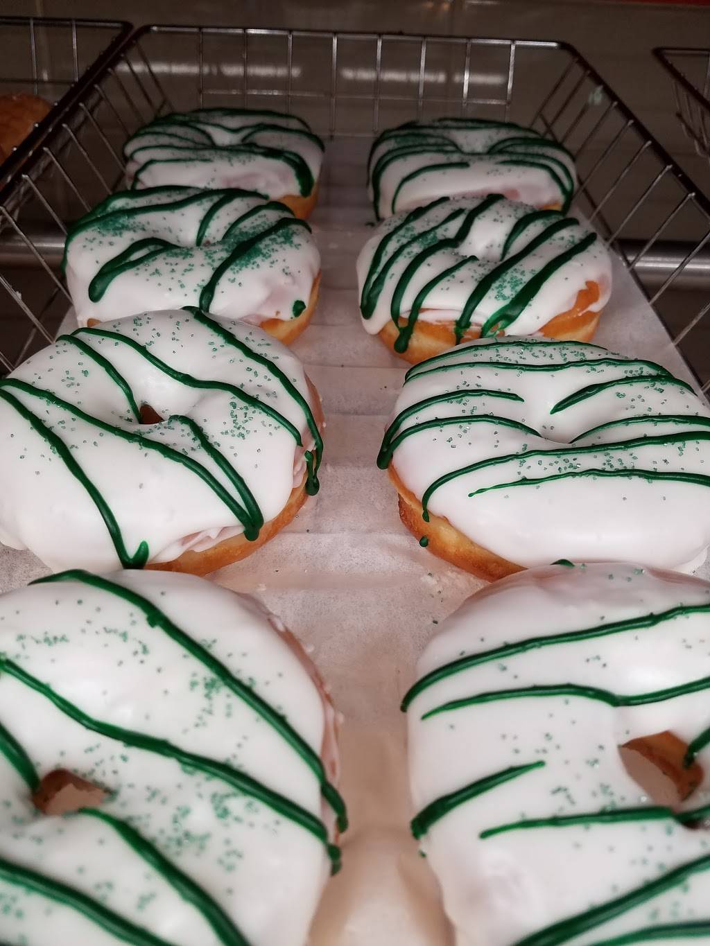 Dunkin | cafe | 707 Rockland Rd, Lake Bluff, IL 60044, USA | 2247066933 OR +1 224-706-6933