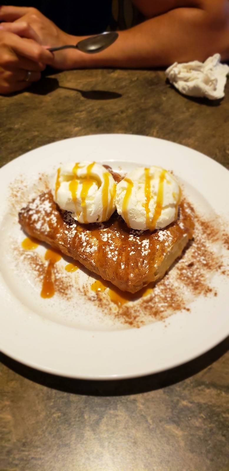 Chucks Roadhouse Bar & Grill | restaurant | 9 Jim Kimmett Blvd, Napanee, ON K7R 0B3, Canada | 6133546200 OR +1 613-354-6200