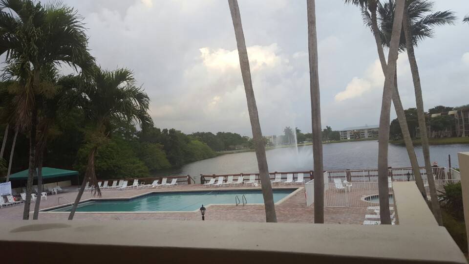 Lakeview Restaurant | restaurant | 9400 Pine Ridge Dr, Davie, FL 33324, USA | 9547230853 OR +1 954-723-0853