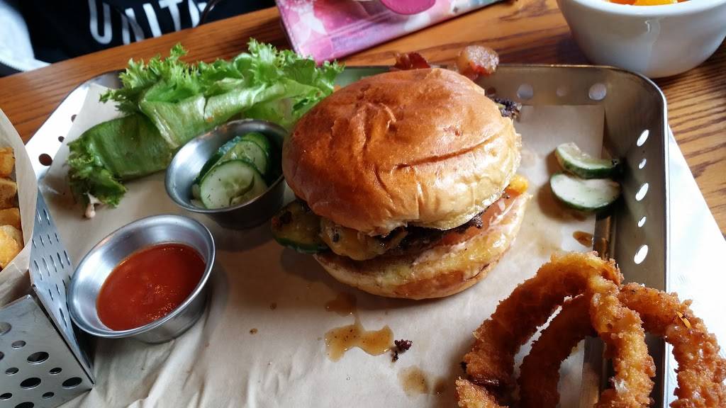 Chilis Grill & Bar | meal takeaway | 630 W Huntington Dr, Monrovia, CA 91016, USA | 6263031604 OR +1 626-303-1604