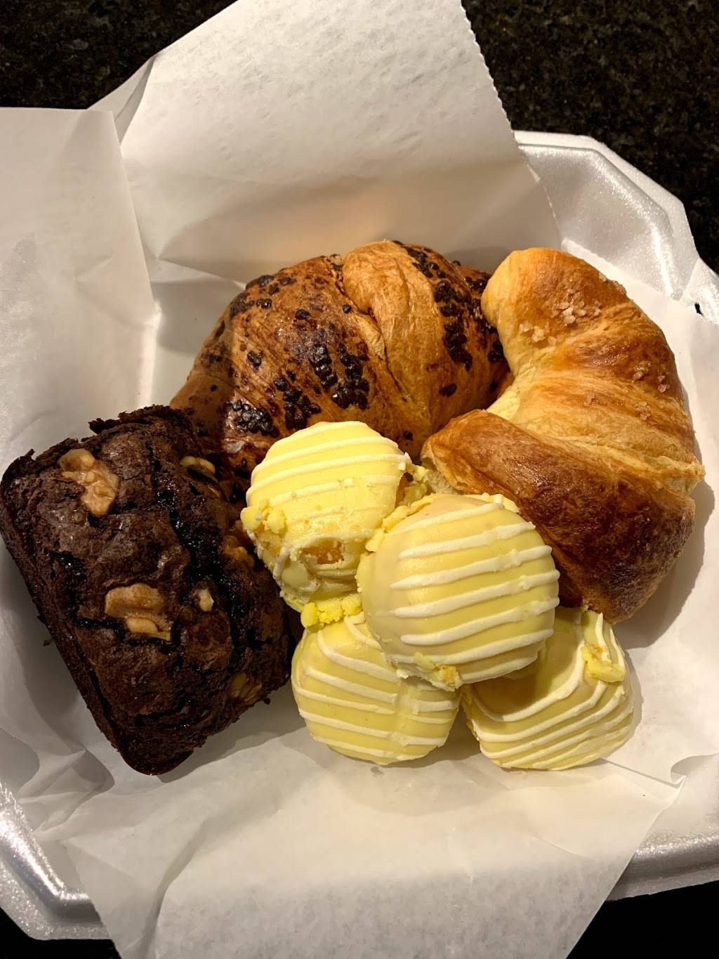 Bombon Cafe | restaurant | 1952 Main St, Sarasota, FL 34236, USA | 9413314351 OR +1 941-331-4351