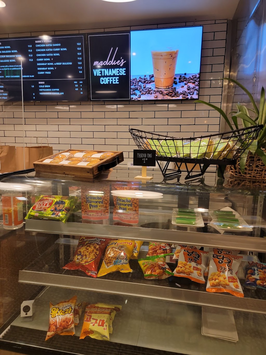 Maddies Cafe & Grill | cafe | 12531 S Harbor Blvd, Garden Grove, CA 92840, USA | 6572634036 OR +1 657-263-4036