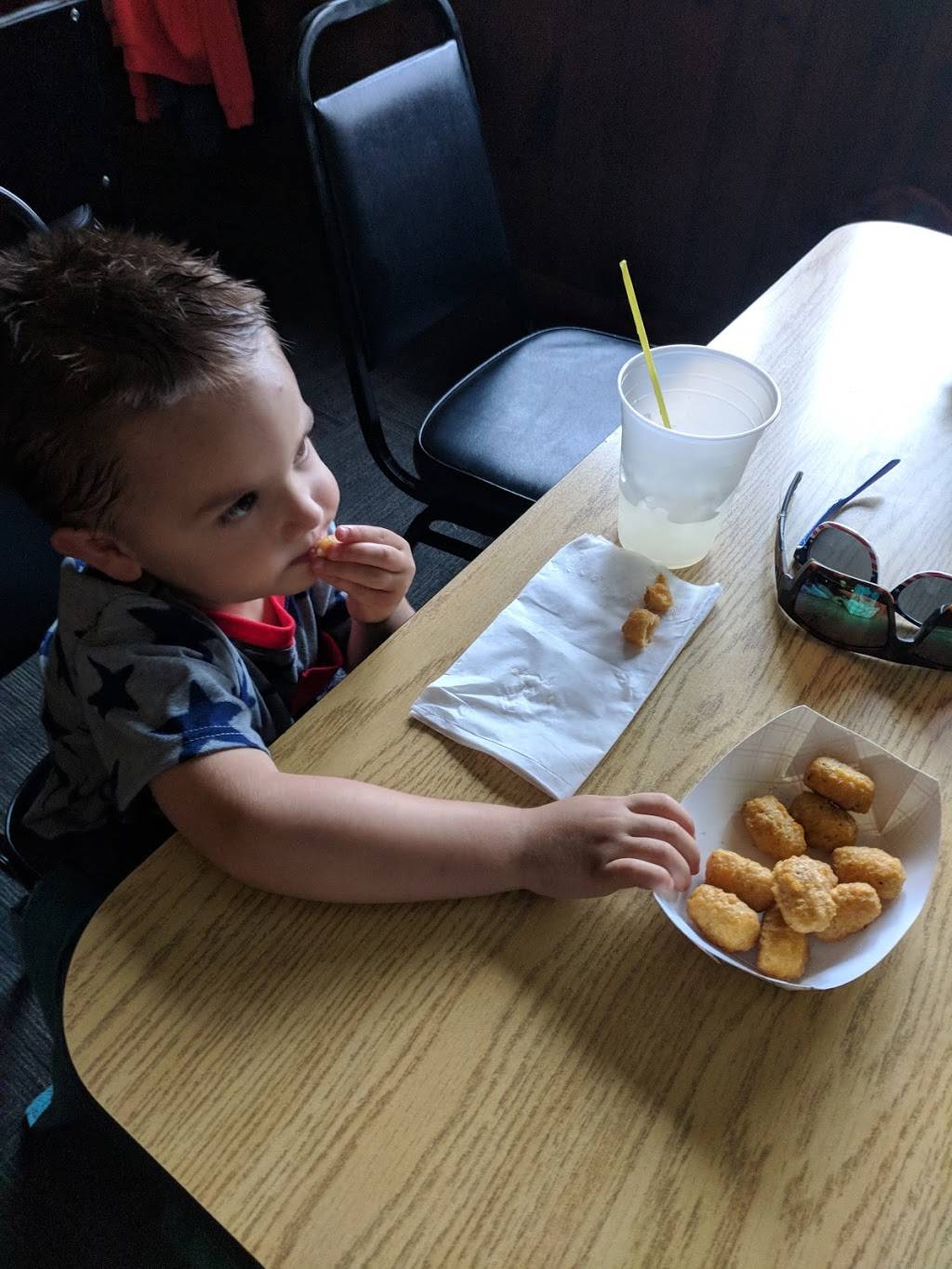 Louies Landing | restaurant | 10995 N Louies Landing Rd, Hayward, WI 54843, USA | 7154623300 OR +1 715-462-3300