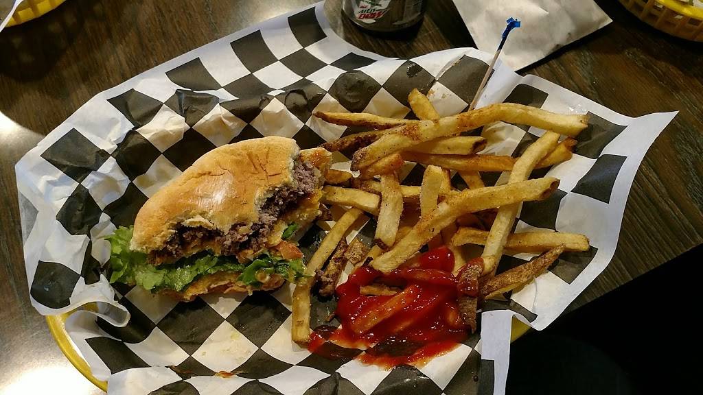 11:11 Burgers & Beignets | restaurant | 417 S Main St, Fond du Lac, WI 54935, USA | 9209336566 OR +1 920-933-6566