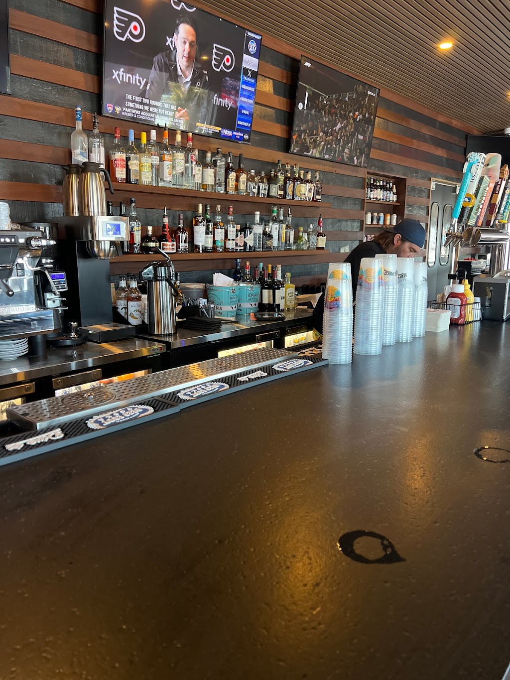 Macs Place | restaurant | 1605 N Roosevelt Blvd, Key West, FL 33040, USA | 3055043648 OR +1 305-504-3648