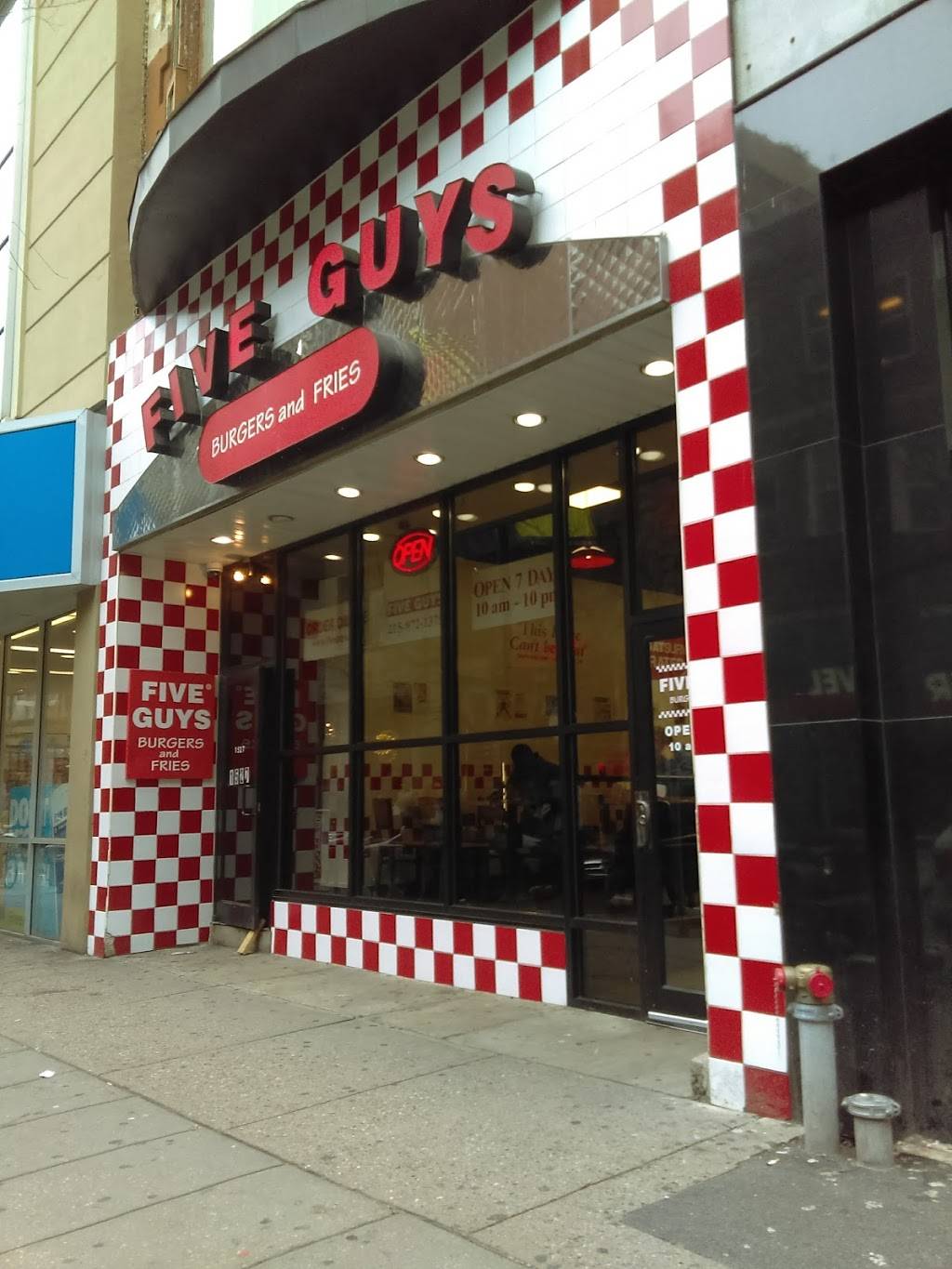 Five Guys | meal takeaway | 1527 Chestnut St, Philadelphia, PA 19102, USA | 2159721375 OR +1 215-972-1375