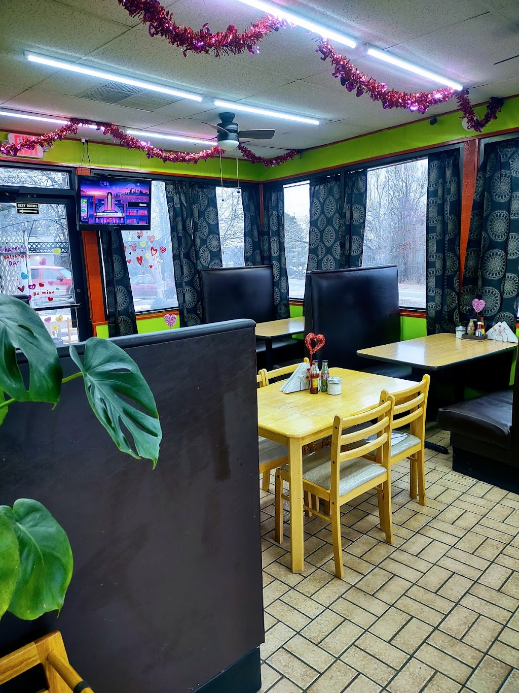 Lauras Mexican Restaurant | restaurant | 2138 Central Blvd, Bull Shoals, AR 72619, USA | 8704216269 OR +1 870-421-6269