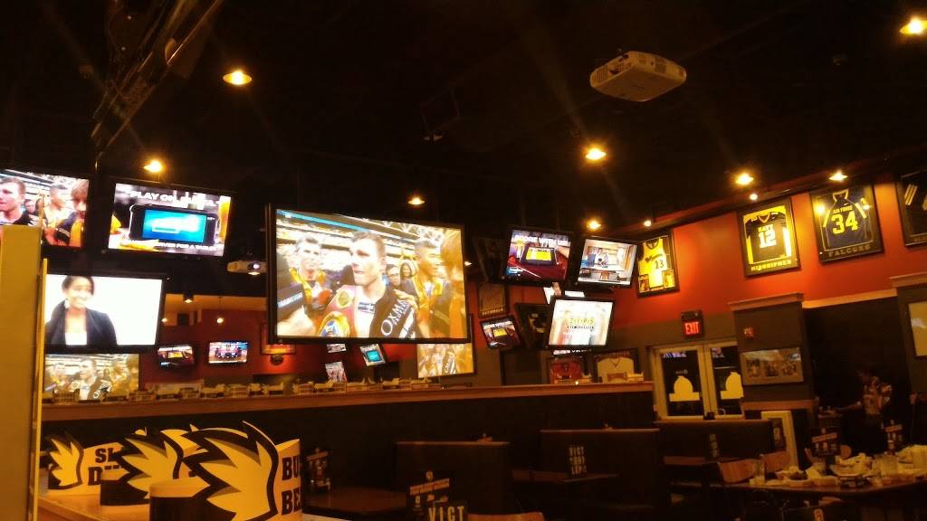 Buffalo Wild Wings | restaurant | 524 Fort Evans Rd NE, Leesburg, VA 20176, USA | 7037794646 OR +1 703-779-4646