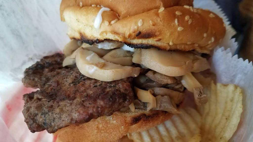 Bernies Main St Tavern | restaurant | 112 E Main St, Homer, MI 49245, USA | 5175684221 OR +1 517-568-4221