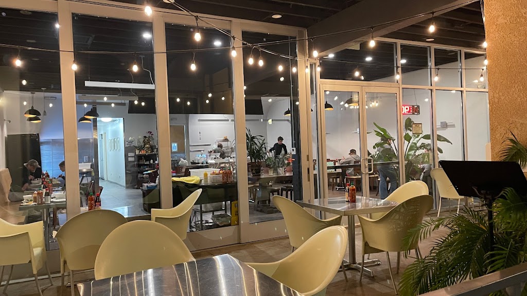 Le Pho WeHo | restaurant | 7243 Santa Monica Blvd, West Hollywood, CA 90046, USA | 3236882388 OR +1 323-688-2388